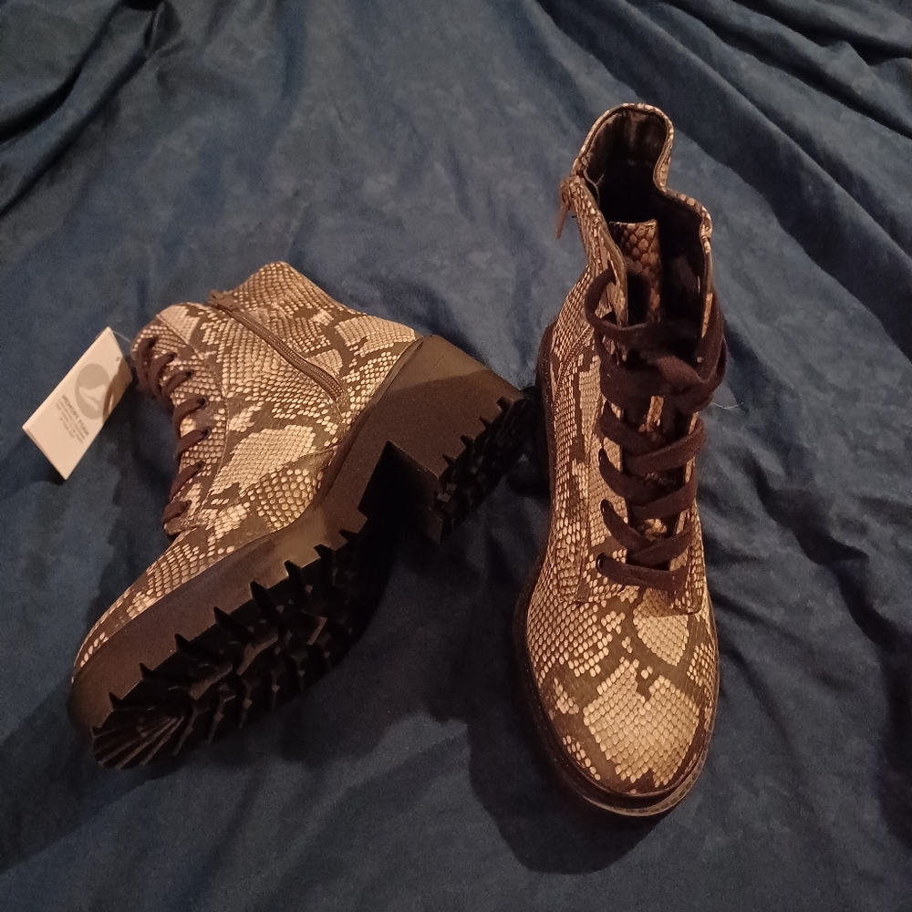 Faux Snake Brie Combat Boots • Size 8.5 • Universal Thread • NWT
